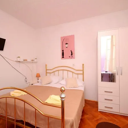 Guest house Ana 3*